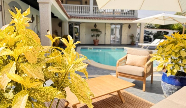 Villa de Charme Avec Piscine, Parfaite Pour des Vacances Estivales Inoubliables