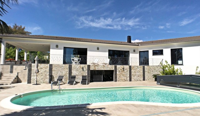 Villa de Luxe Avec Piscine Jardin Terrasse à -10 de la Plage