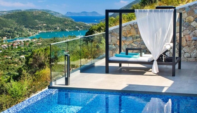 Villa "Desun Suites Green" with Private Pool, Sea View and Garden