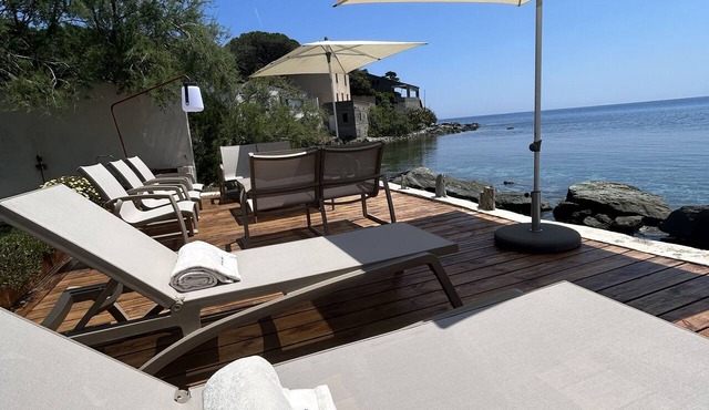 Villa flat with garden and direct access to the beach - sensational -