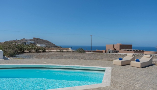 Villa 'Golden Horizon' with Sea View, Wi-Fi and Air Conditioning