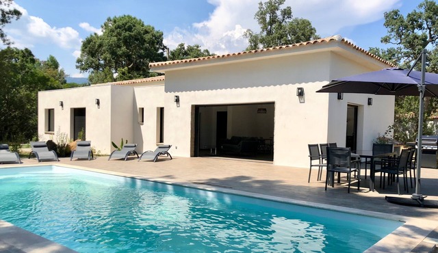Villa heated pool & garden Town center 5 min Beaches 10 min Cleaning included