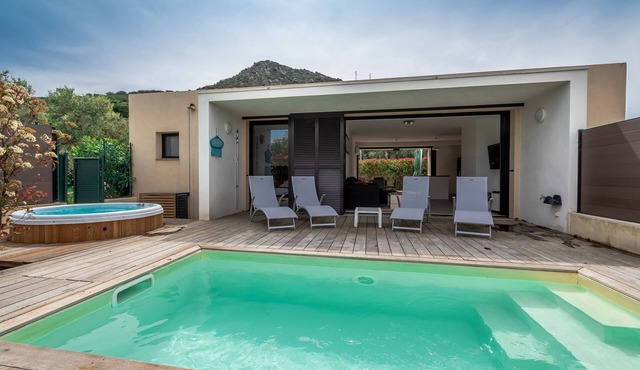 Villa ideal for family and friends - Private pool and spa - 5 min from the beach
