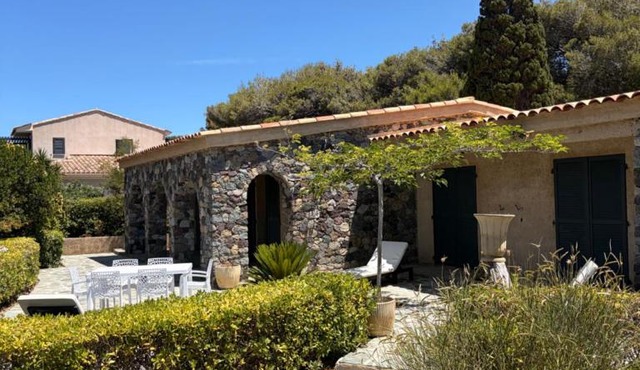 Villa la Kallistina, avec vue et accès à la mer dans la prisée Marine de Davia