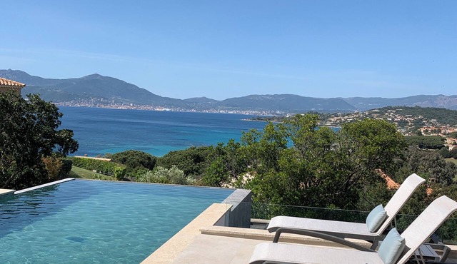Villa Napoleon, vue mer Exceptionnelle, Grande Piscine à Debordement