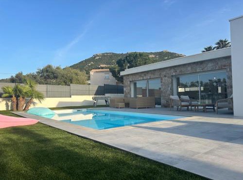 Villa neuve avec piscine 3 chambres 140 m2