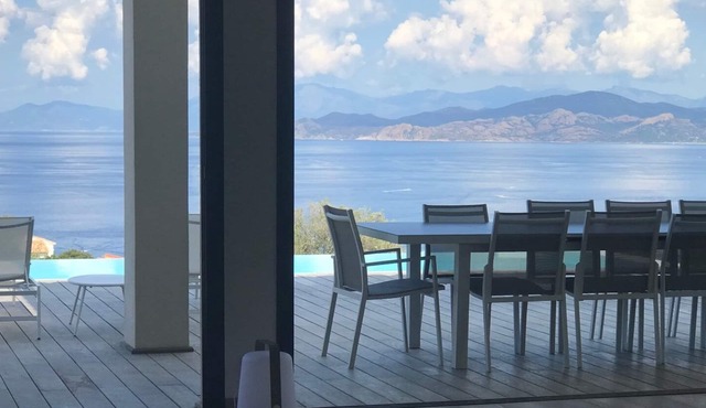 Villa of 300m2, 5 Bedrooms, Heated swimming pool, Sea view, classified 5 *