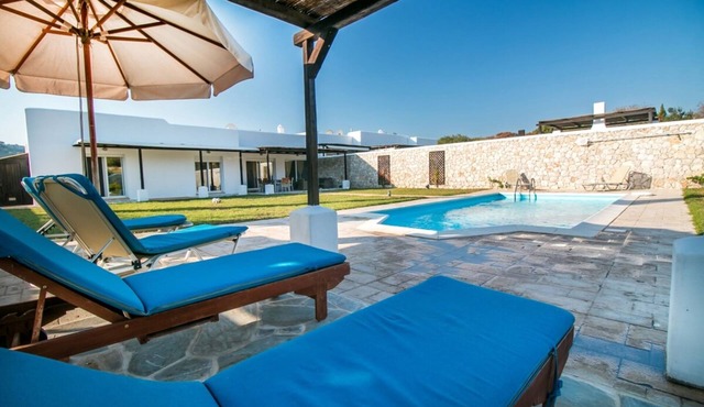 Villa Olympos close to Anthony Quinn Bay
