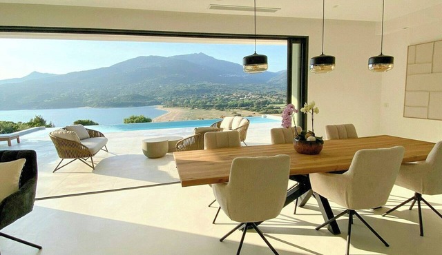 Villa overlooking Valinco Gulf in Propriano