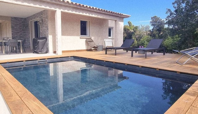 Villa Salute. 4 pers, piscine 10 min plage en voiture