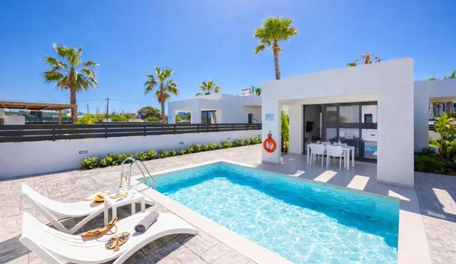 Villa Salty Sun 1 - Two Bedroom Villa, Sleeps 4