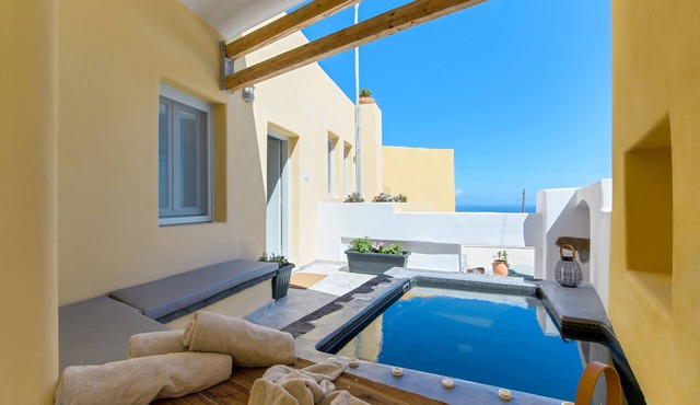 Villa Vesta, Geminos Complex Villas