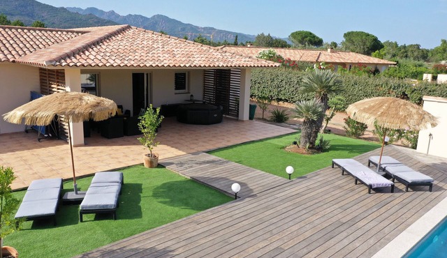 villa with jacuzzi and terrace near cala-rossa beach, 6 bedrooms 3 bathrooms