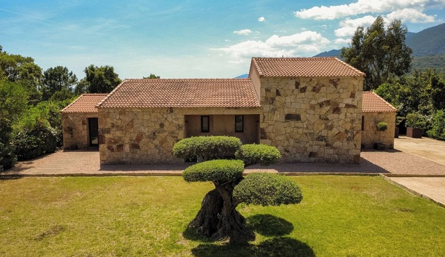 Villa with top-of-the-range amenities Swimming pool and fitness room
