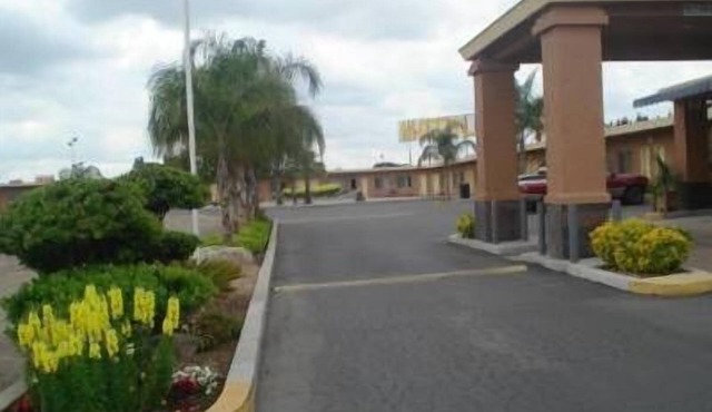 Village Inn