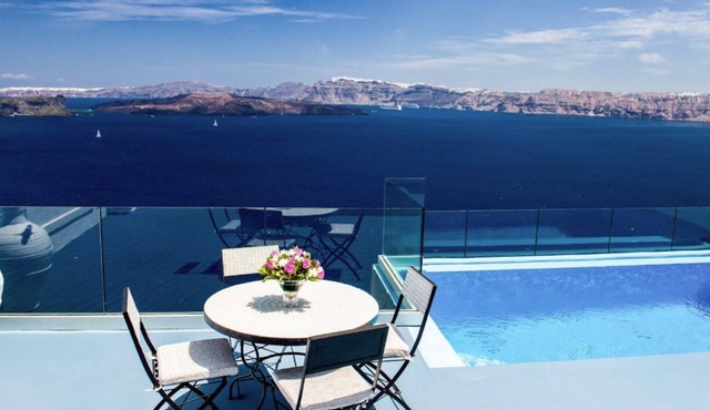 Virethra Suite, Divine Sea and Caldera Views, Furnished Terrace, Indoor.
