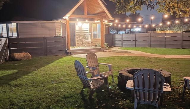 Visalia Modern Farmhouse Cabin - Gateway to Sequoia