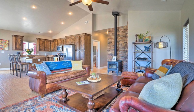 Vista Grande, spacious property, 1 Mi to Main St