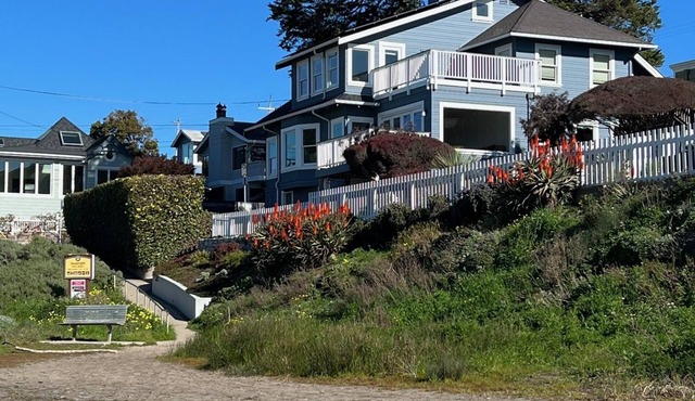 Vistamar on Seabright beach! Remodeled kitchen, hot tub, views, decks.