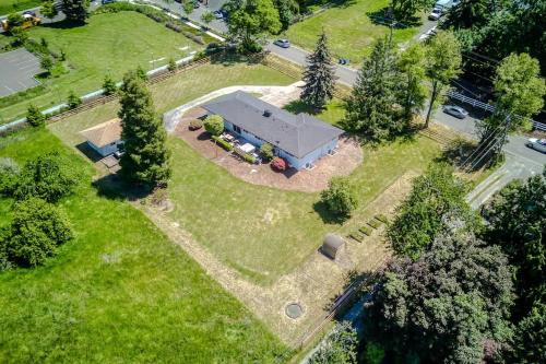 Vogel Vacation - Spacious Secluded, Hot Tub & Game Room