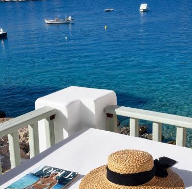 VOUTAKIA RETREAT Seafront Villa