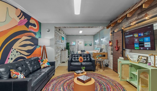 Walk Score 99 | Waterfront | Kayaks | Boutique Stay