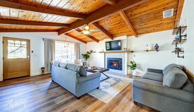 Walk to Dtwn! Dog-Friendly Oakhurst Gem w/Yard
