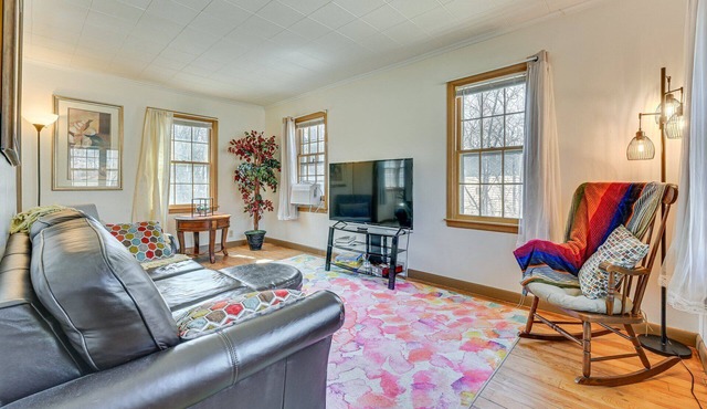 Walk to Iowa State University: Pet-Friendly Apartment!