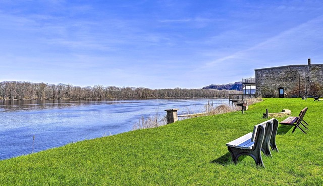 Walk to River: Unique Studio in Renovated Bar!