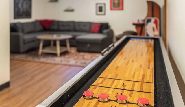 Walk to Silver Mtn Resort, Game Room & Hot Tub!