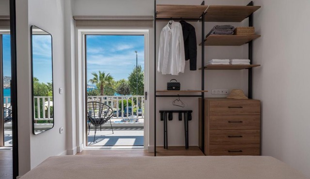 WALK2BEACH Riviera Beachfront Luxury Studio Suite - Steps to Yabanaki Varkiza