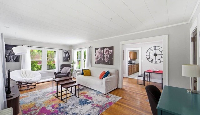 Walkable DSM Gem | Mins to Drake & Ingersoll Ave