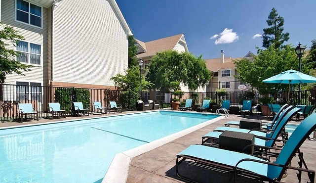 Warm Fresno Escape: All-Comfort Suite with Pool Access | 4 Suites