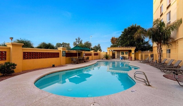 Warm & Welcoming: Your Mesa Escape with Family Features | Free Parking