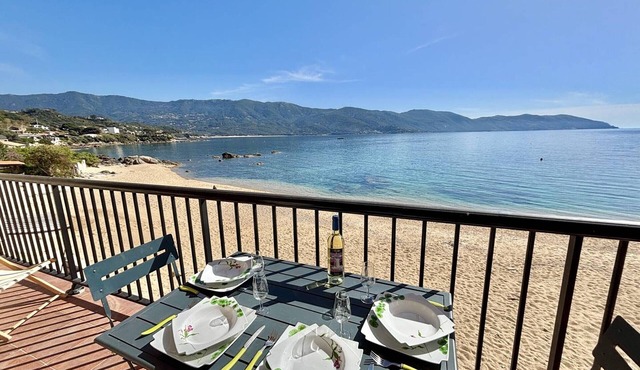 Waterfront apartment with terrace and sea view, Tiuccia