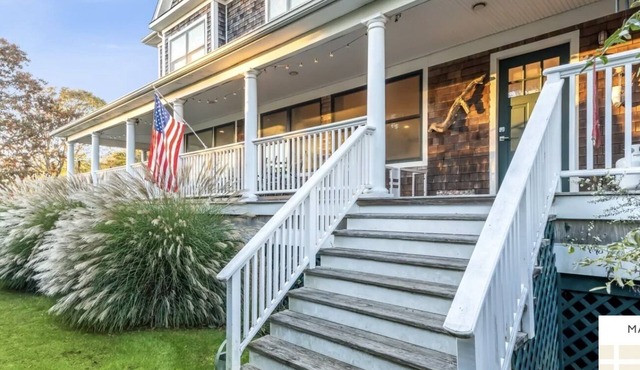 Waterfront Boho Beach House, a stone's throw from the Hamptons!
