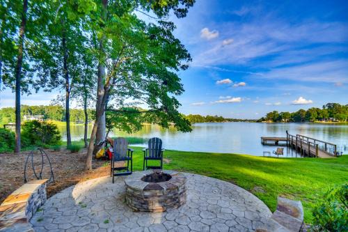 Waterfront Cabin on Lake Sinclair w/Private Dock!