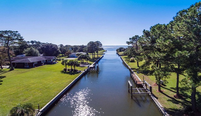 Waterfront Cottage w/Deep Water Dock & Boat Ramp-3BR/2BA