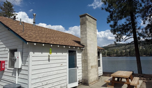 Waterfront Curlew Lake Cabin with 3 Queen Beds and A/C - Sleeps 6