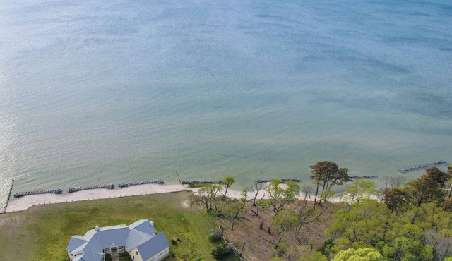 Waterfront, Gorgeous 4 BDR, 3 BA Beautiful views & sunsets