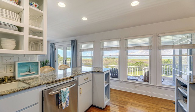 Waterfront Home w/ Screened Porch & Sunsets