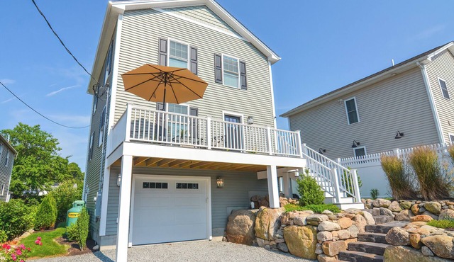 Waterfront - Near Beach - Central Air - Deck