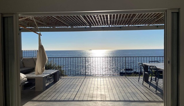 Waterfront paradise, private beach, sleeps 12, breathtaking view