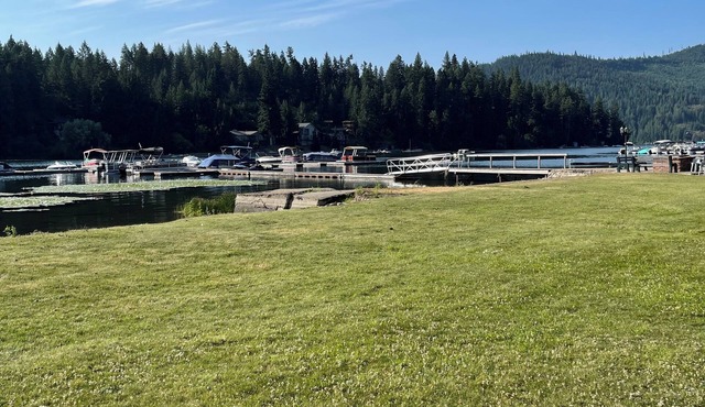 Waterfront Private Cabin w/Deck, Dock Space; AC; BBQ; Breathtaking Views; Pets