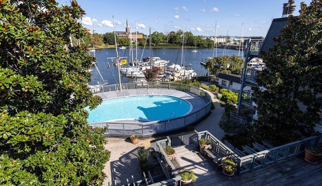 Waterfront Suite with Views of Annapolis from Prime Eastport Location