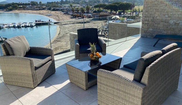 Waterfront terrace apartment in PORTICCIO