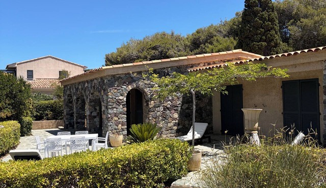 Waterfront villa, in the popular Marine de Davia!