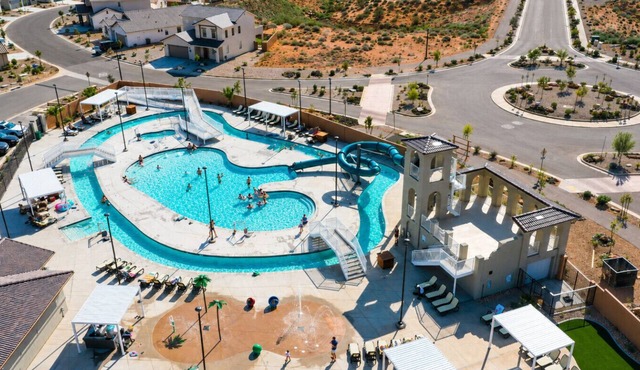 Waterpark Retreat w/Lazy River, Pickleball Courts