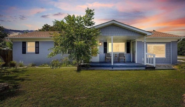 Welcoming 4-bedroom house central Wilmington, close to 2 beaches, UNCW, downtown