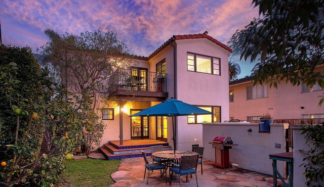 West Beach Villas 5 & 6 - 2 villa rental (entire property) - 2 blocks to beach, State St!